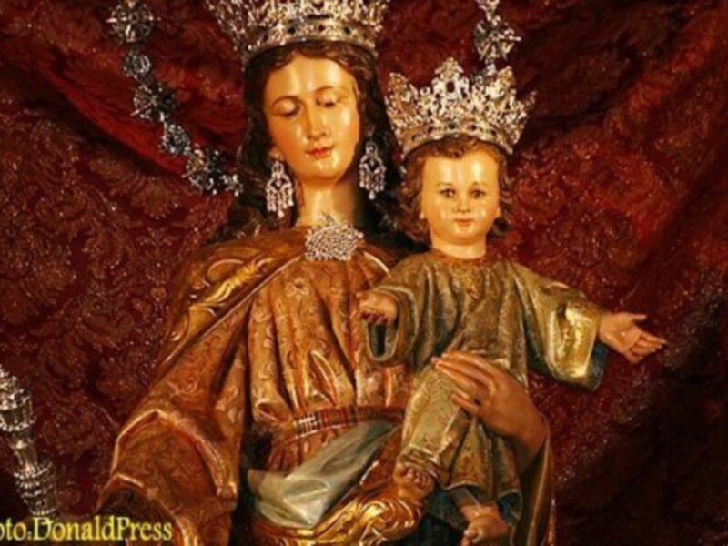 María Auxiliadora caló en los corazones de miles de fieles que acudimos a su Basílica a Rendirnos a sus plantas en su Festividad.
