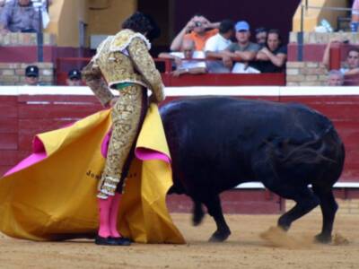 La empresa de Huelva contrata a José Tomás para colombinas