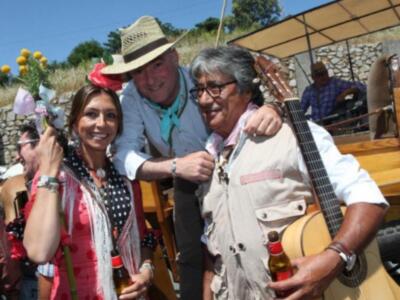 Fran Rivera y Simoneta Gómez Acebo en el camino del rocío