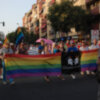 HOY, DÍA DEL ORGULLO GAY. EN SEVILLA LA CABALGATA GAY REIVINDICO SALUD E IGUALDAD POR DERECHO.