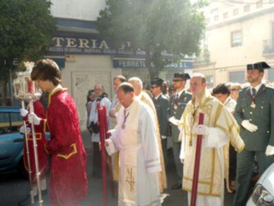 Solemne Procesión Eucarística, por las calles de la barriada Sevillana del Cerro del Águila‏