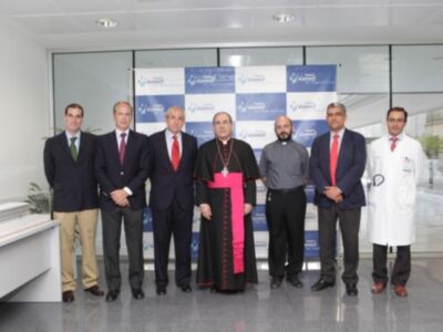 El arzobispo de Sevilla visita el hospital Viamed Santa Ángela de la cruz