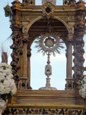 Solemne Procesión Eucarística, por las calles de la barriada Sevillana del Cerro del Águila‏
