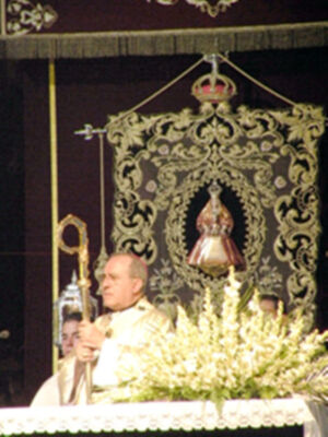 Eucaristía presidida, por el arzobispo y el obispo auxiliar de Sevilla en la Plaza del Triunfo de la capital Hispalense
