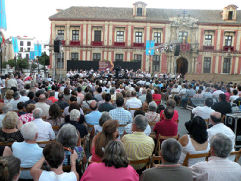 Concierto Extraordinario de la víspera de la Virgen de los Reyes