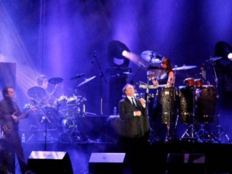 Julio Benítez el cordobés asistió a ver el concierto de su padrino julio iglesias en Lucena
