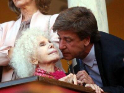 La Duquesa De Alba  se casa 5 octubre  a la una de la tarde 
