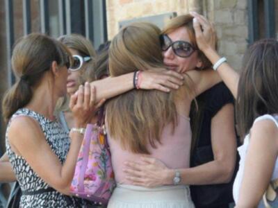 Litri, Carolina Herrera, Curro Romero, Carmen Tello acompañan a Julio Aparicio en el entierro de su madre la bailaora Maleni Loreto en Sevilla