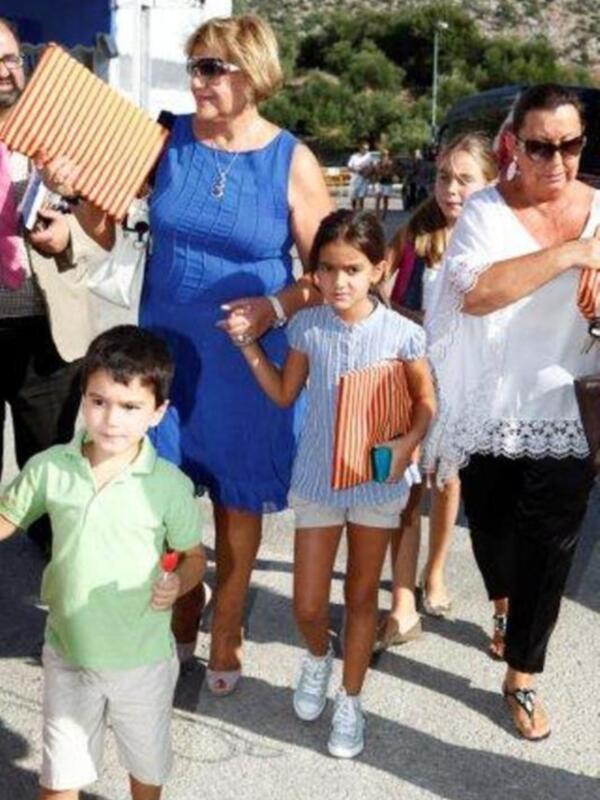 Carmen Bazán ejerce de abuela orgullosa con los hijos de Jesulín y María José campanario  