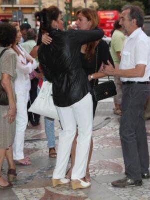 Duquesa de Alba y Carmen Tello en la misa del funeral de la madre de Julio Aparicio