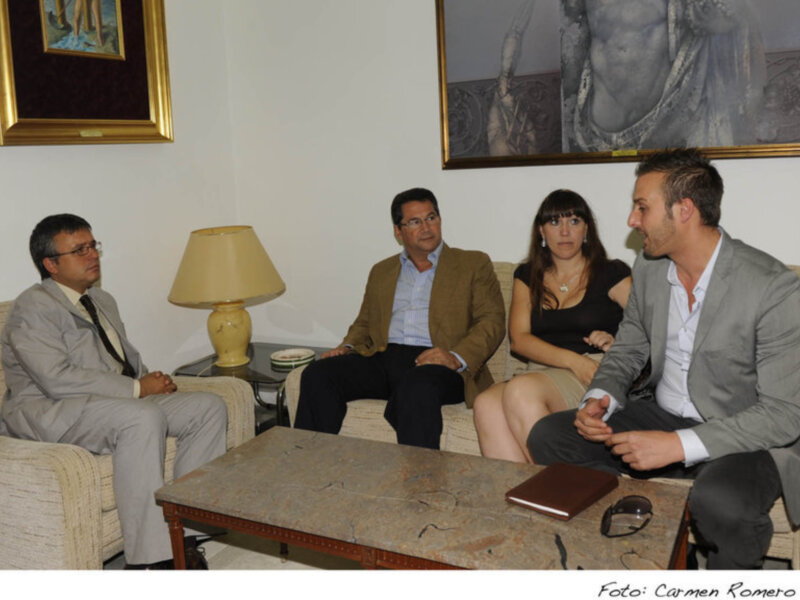 El alcalde de Chipiona presentó al diputado de Turismo la muestra Todo Chipiona 