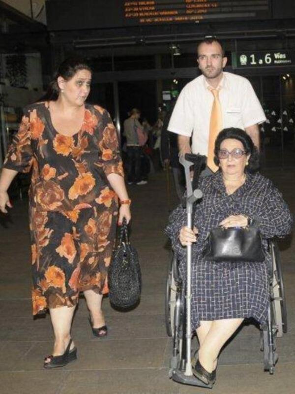 Monserrat obligada a usar silla de ruedas por una caída