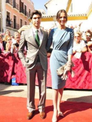 Antonio García reafirma la autoría del vestido de Eva González en la boda de la duquesa de Alba