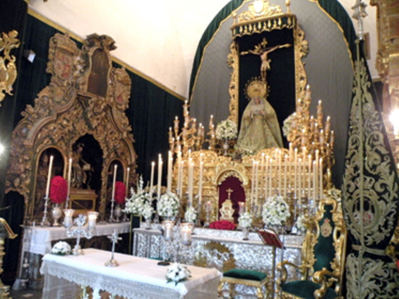 Espectacular altar de cultos de Triduo en honor a María Stma. de las Angustias Coronada de Alcalá del Río‏