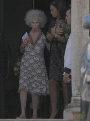 El emotivo reencuentro de los duques de Alba y su madrina Carmen Tello tras la boda