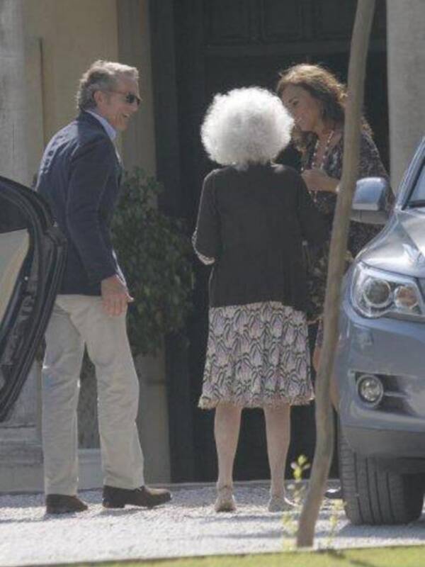 El emotivo reencuentro de los duques de Alba y su madrina Carmen Tello tras la boda
