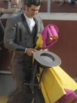 Espartaco, Ponce ,Morante y Cayetano, toreros solidarios y padrazos 