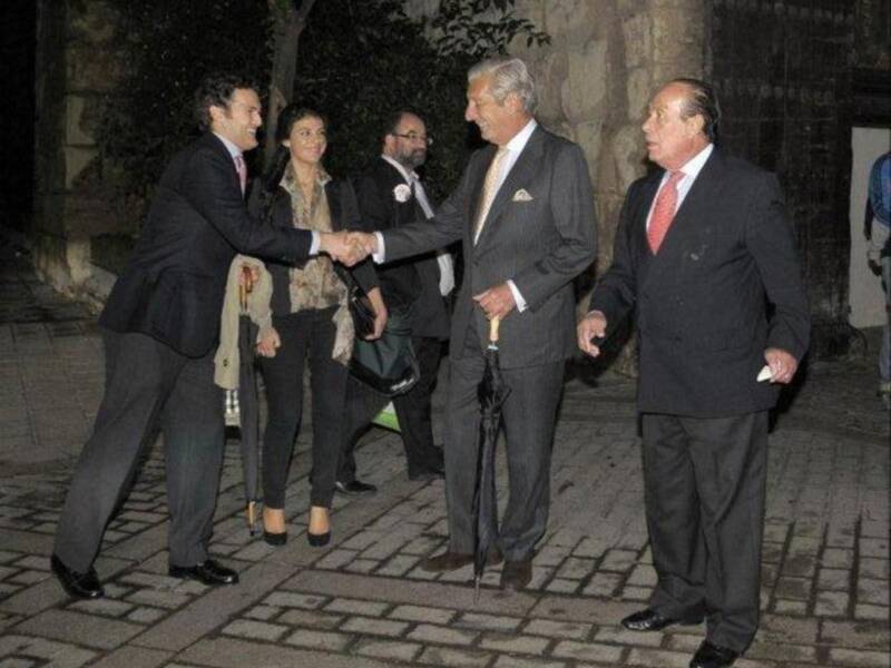 La duquesa de Alba sufre una caída en su palacio y tiene que  guardar reposo por una fisura en la pelvis y suspende la luna de miel a Tailandia