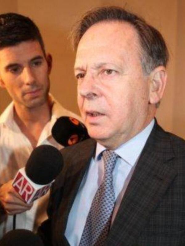 La duquesa de Alba sufre una caída en su palacio y tiene que  guardar reposo por una fisura en la pelvis y suspende la luna de miel a Tailandia
