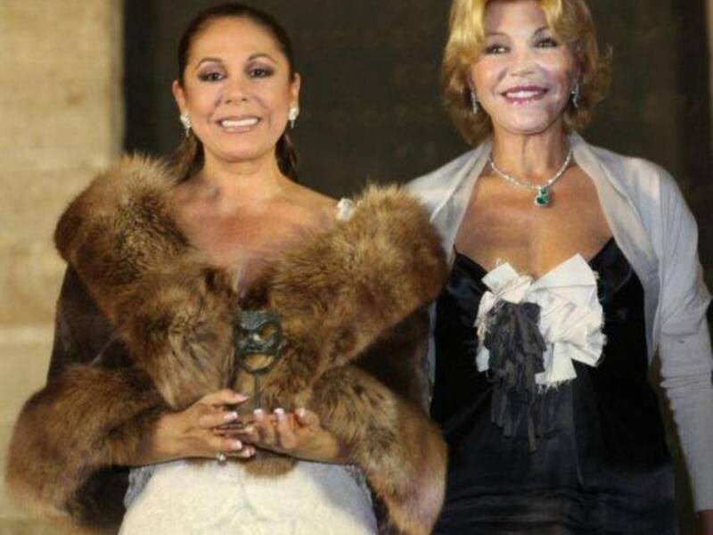 Fiesta de gala y mascaras en los Reales Alcázares de Sevilla
