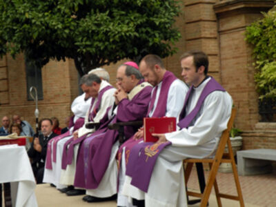 El arzobispo de Sevilla presidio la misa del día de los Difuntos