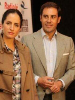 Francisco Rivera, con su novia Lourdes, feliz por la paternidad y la boda de su hermano pequeño