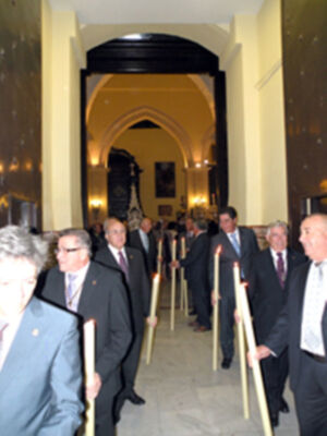 Procesión de gloria de la Virgen de la Soledad de Alcalá del Río con motivo de la imposición del Fajín de S. M. EL Rey Juan Carlos I