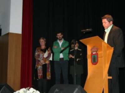 Una emotiva gala levanta el telón del Centro Cultural María Moliner en Castilleja del Campo