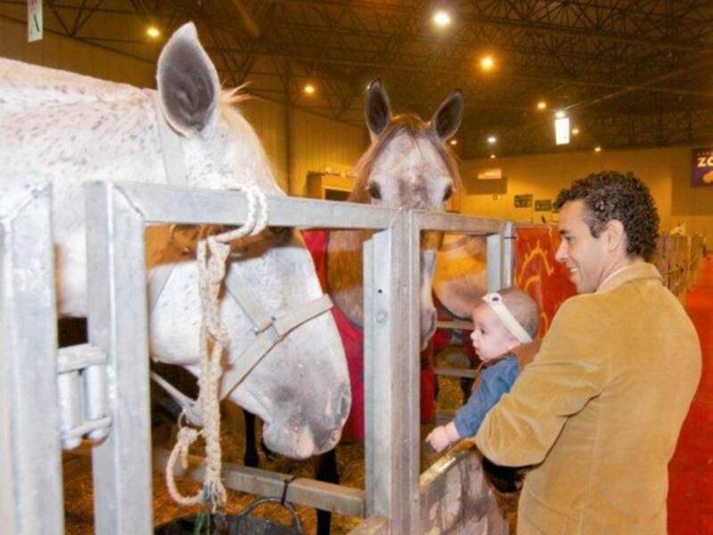 Víctor Puerto y su mujer Noelia, ejercen de papas