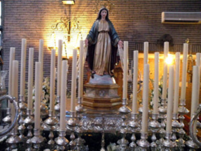 Pio XII y Begoña con la fe de la Milagrosa Sevillana.