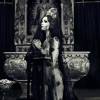 Paz Vega desata la polémica con su foto desnuda junto a una Virgen de Sevilla 