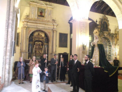  Procesión claustral de la virgen de la Esperanza de la Hermandad de Jesús Nazareno de Alcalá del Río.