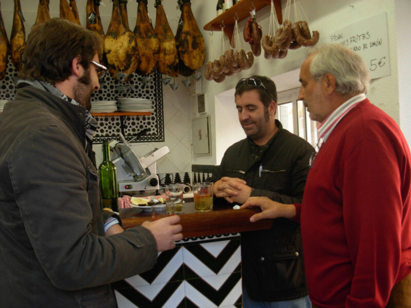 Mosto Paquito abre sus puertas en Pio XII a precios muy asequibles.-(Chipiona)