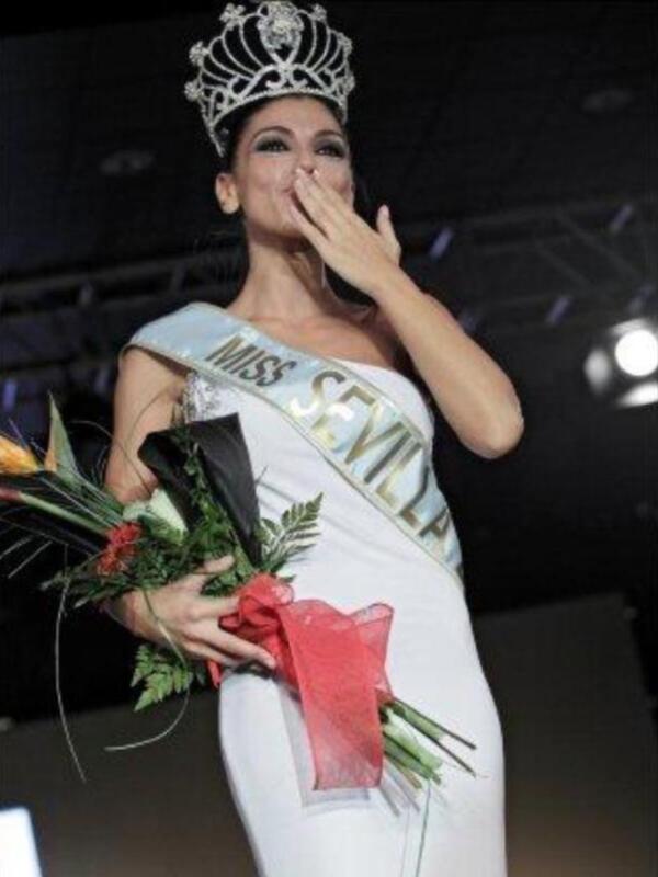 Marina Bernal y Valentin Garcia presentan Miss Sevilla con María José Suárez, Raquel Revuelta y Elisabeth Reyes, trío de Miss España