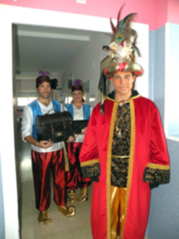 El cartero Real visito el Hospital Macarena.