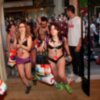 Desigual inicia sus rebajas regalando un look completo a las 100 primeras personas que han entrado en ropa interior en la nueva tienda desigual de Sevilla