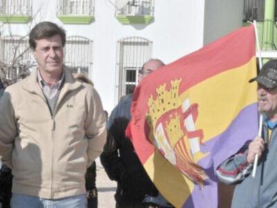 Cayetano Martínez de Irujo visita agricultores de Marinaleda