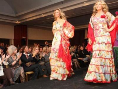 La duquesa de Alba, incansable, presidió desfile de trajes de flamenca a beneficio de nuevo futuro en Sevilla