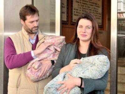 Alejandra Osborne ya tiene a sus mellizos en su casa sevillana