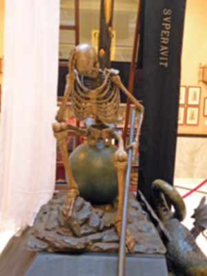 L a Real Hermandad del Santo Entierro, de Sevilla, inauguró su exposición de en seres en el ateneo Sevillano