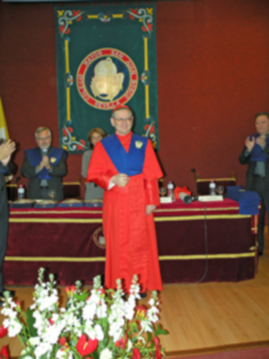 Ilustres Becario de Honor y de la visita extraordinaria a Sevilla de S.E.R. Cardenal Ángelo Amato (SDB), en el Colegio Mayor San Juan Bosco.