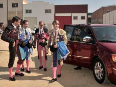 El cordobés celebra el día del padre con sus tres hijos en un festival benéfico