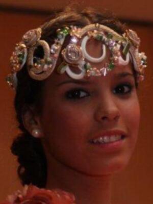 José Fernando ortega apoya a su hermana Gloria Camila en un desfile 