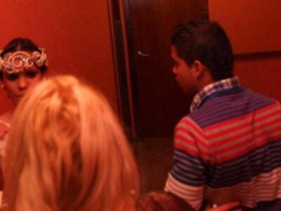 José Fernando ortega apoya a su hermana Gloria Camila en un desfile