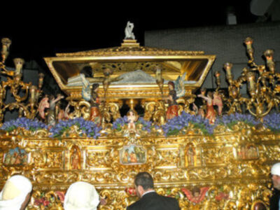  La lluvia dio una tregua en el  Viernes Santo de Alcalá del Río.