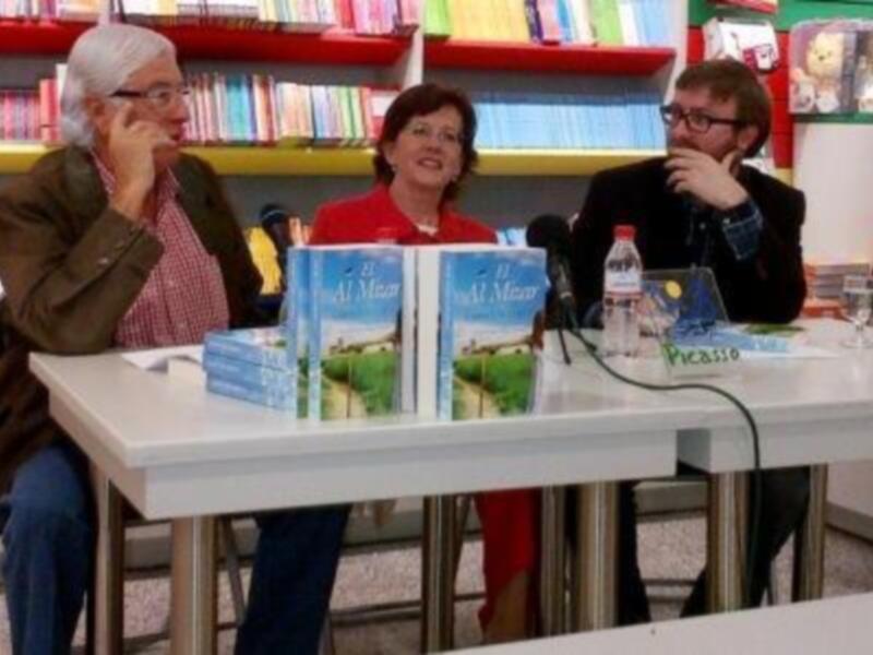 Presentación de "El Al Mizar" en Almería, primera novela de la sevillana Carmen de la Rosa escrita desde Alemania