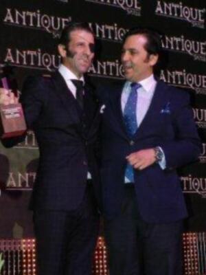 Manzanares recoge su cuarto trofeo en la misma semana en Sevilla