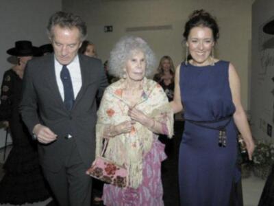 La duquesa de Alba, premio a la mejor embajadora de Sevilla en el mundo apoya a SM el rey