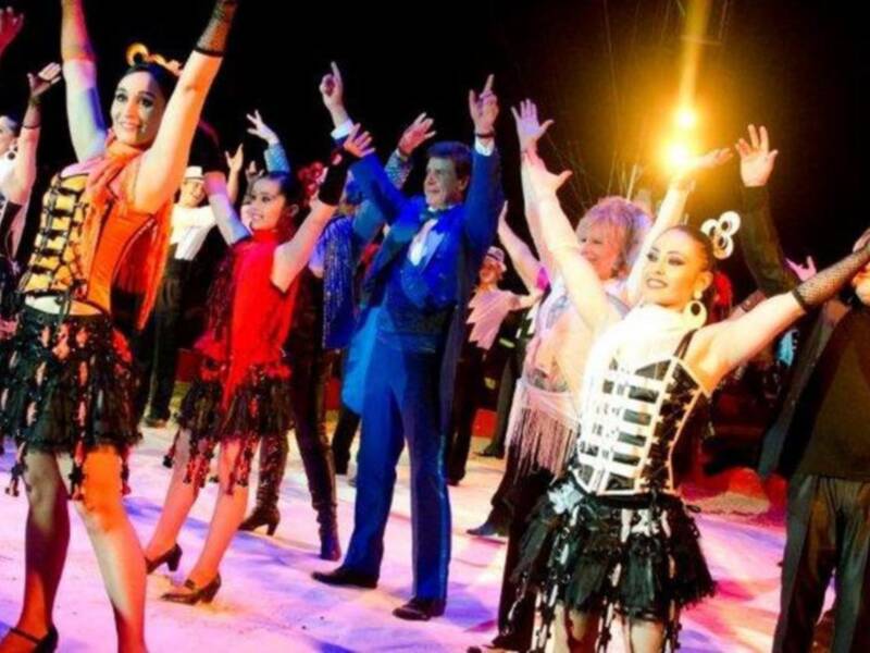 El conde de Salvatierra debuta como domador de elefantes en el circo mundial en Sevilla.