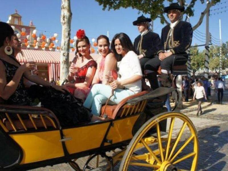 Numerosos personajes conocidos en Feria de Sevilla 2012